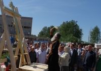 На храм Покрова Пресвятой Богородицы в Зеленогорске установили крест