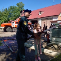 В 32 пожарно-спасательной части Курортного района провели две экскурсии для воспитанников Зеленогорского дома детского творчества.