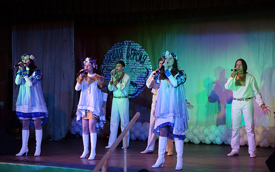 17 и 18 мая 2014года в Танцевальном павильоне Зеленогорского парка состоялся IX фестиваль эстрадной песни «Новая версия».