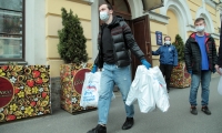 Вячеслав Макаров: Петербургские волонтеры передали более 2500 продуктовых наборов и 15000 масок в медучреждения